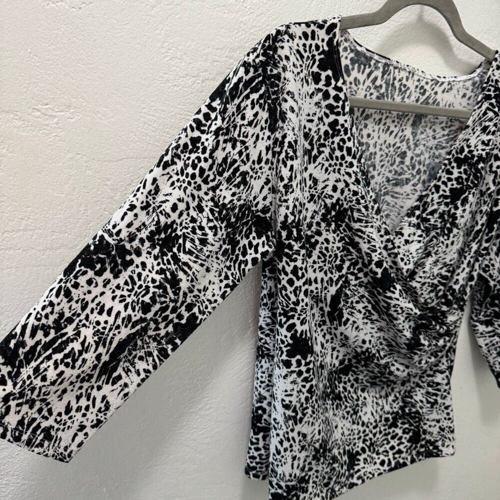 Vintage Y2K Black & White Stretchy Knit V-Neck Shirt L - Picture 2 of 6